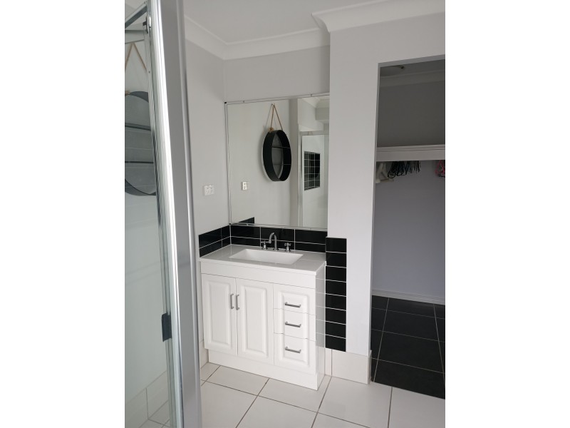 10 Kingsburgh Street, Raceview QLD 4305