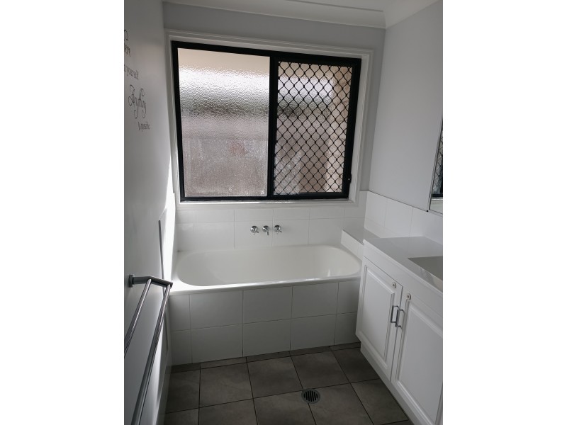 10 Kingsburgh Street, Raceview QLD 4305