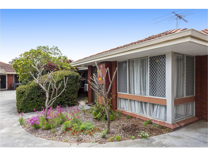 2/12 Bridges Road, Melville WA 6156