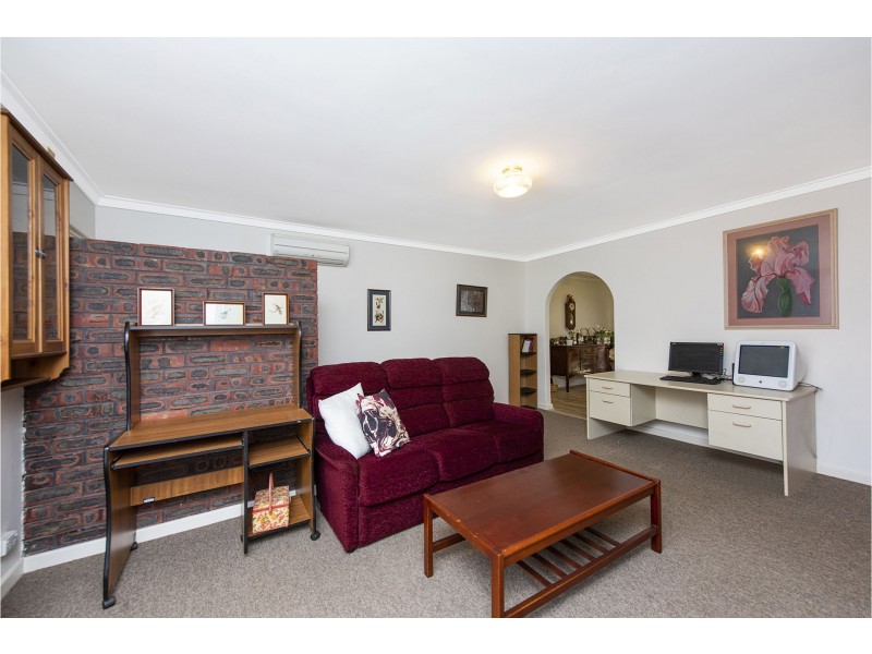 2/12 Bridges Road, Melville WA 6156