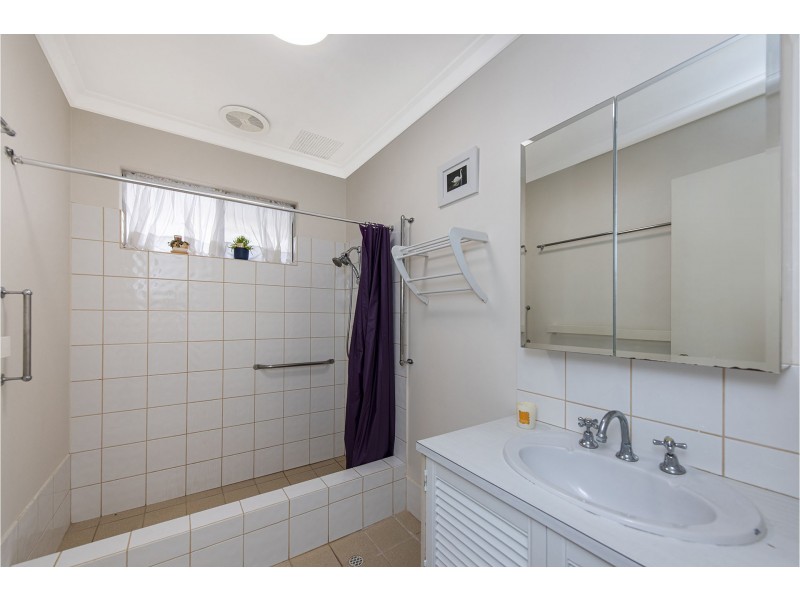 2/12 Bridges Road, Melville WA 6156