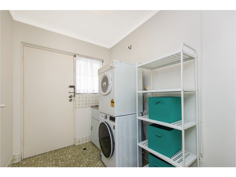 2/12 Bridges Road, Melville WA 6156