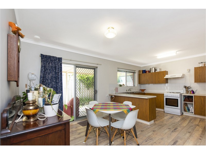 2/12 Bridges Road, Melville WA 6156