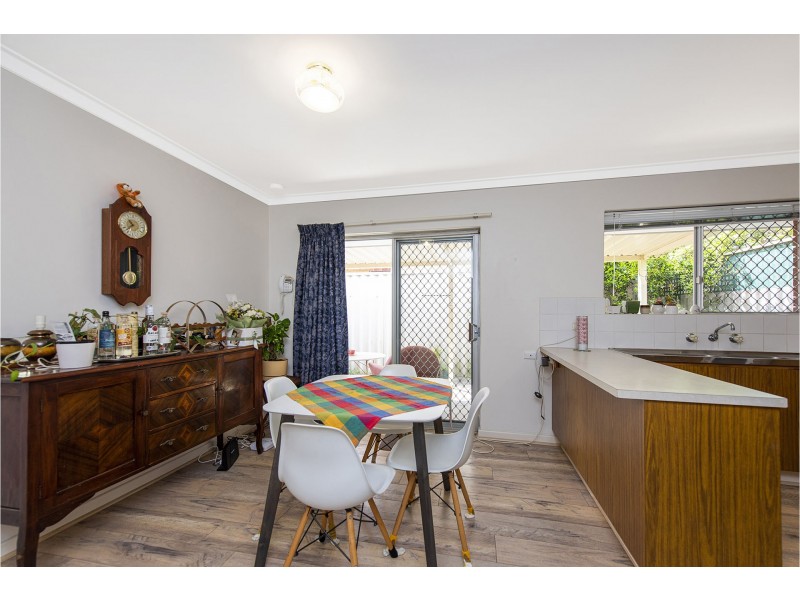 2/12 Bridges Road, Melville WA 6156