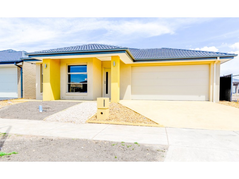 8 Travel Avenue, Tarneit VIC 3029