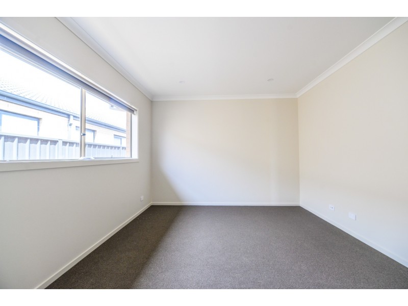 8 Travel Avenue, Tarneit VIC 3029