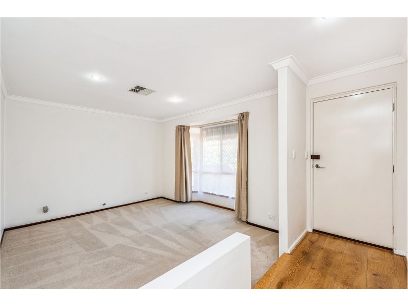 2/3 Bridges Road, Melville WA 6156