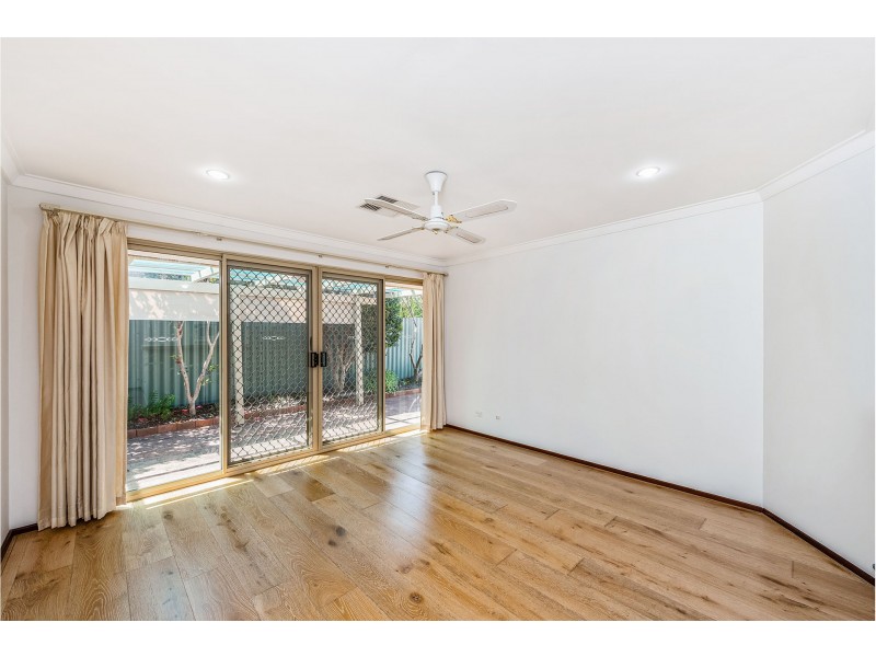 2/3 Bridges Road, Melville WA 6156