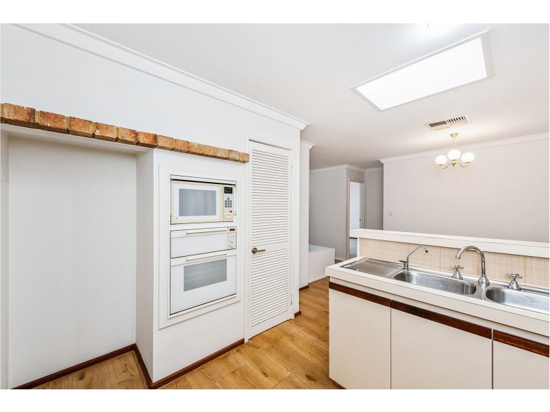 2/3 Bridges Road, Melville WA 6156