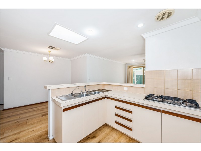 2/3 Bridges Road, Melville WA 6156