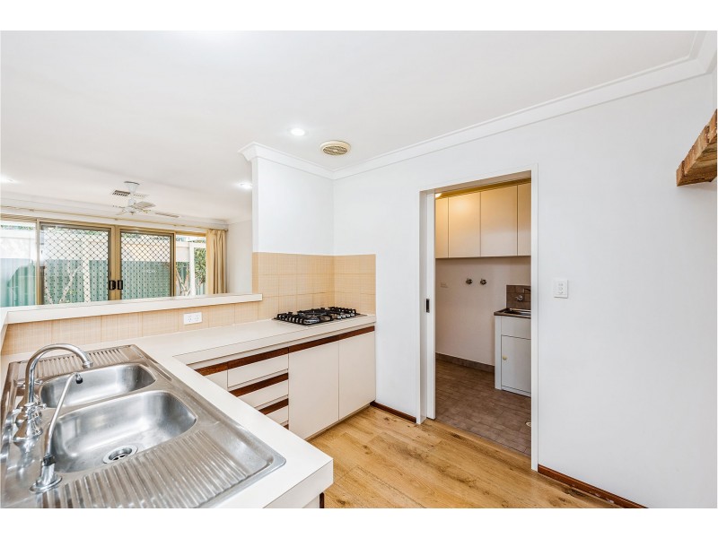 2/3 Bridges Road, Melville WA 6156
