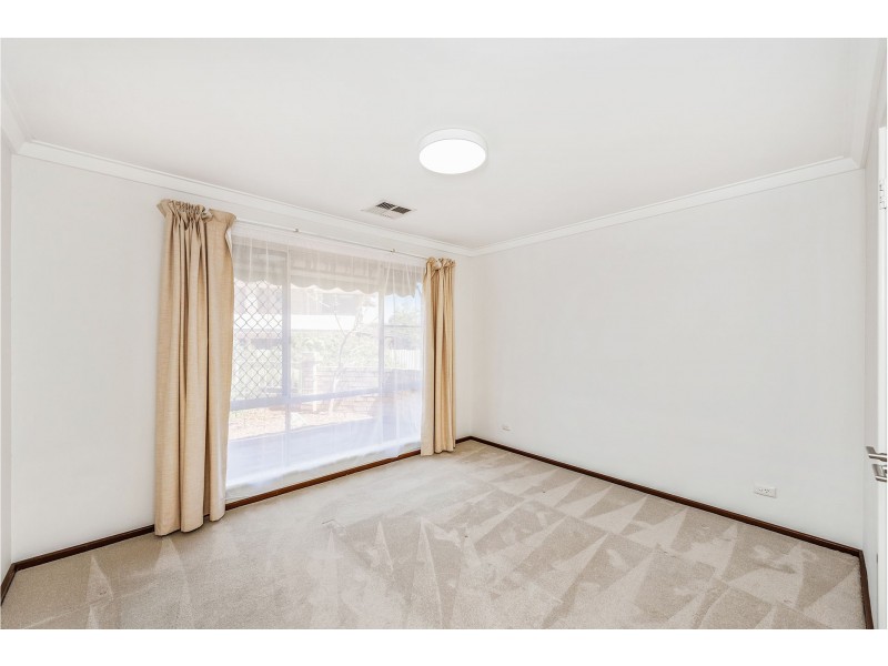 2/3 Bridges Road, Melville WA 6156