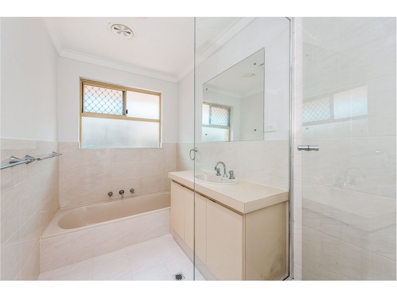 2/3 Bridges Road, Melville WA 6156