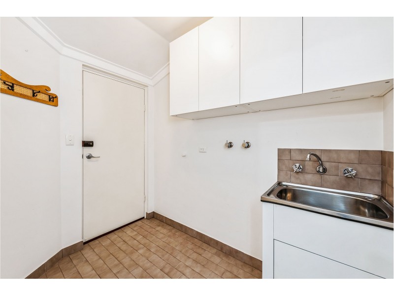 2/3 Bridges Road, Melville WA 6156