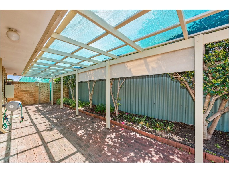 2/3 Bridges Road, Melville WA 6156