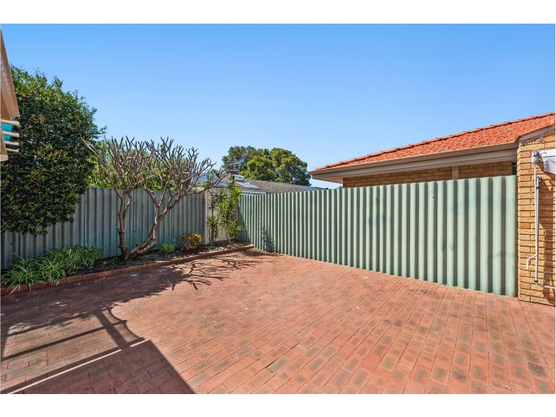 2/3 Bridges Road, Melville WA 6156