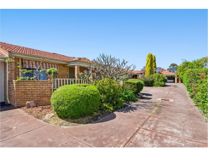 2/3 Bridges Road, Melville WA 6156