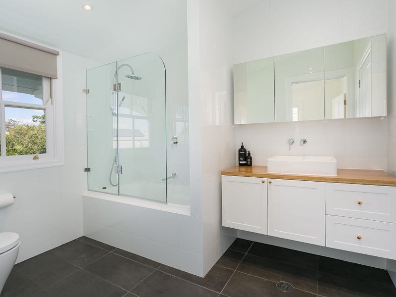 18 Holmes Street, North Ipswich QLD 4305