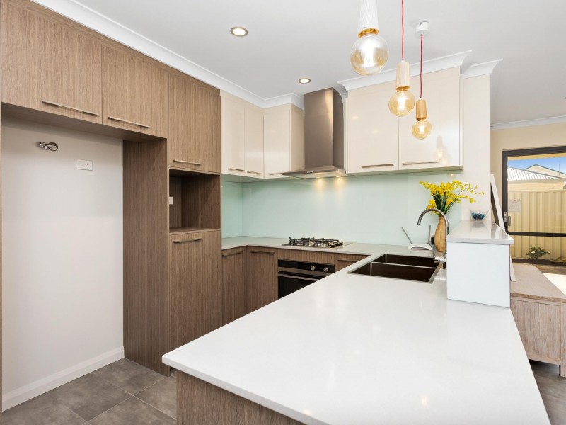 A/2 Lyn Close, Riverton WA 6148