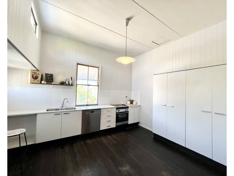 27 Alexandra Street, Booval QLD 4304