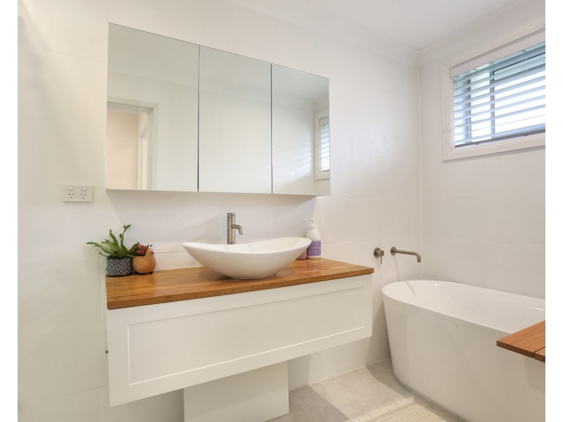 5 Mount Hagen Drive, Runaway Bay QLD 4216