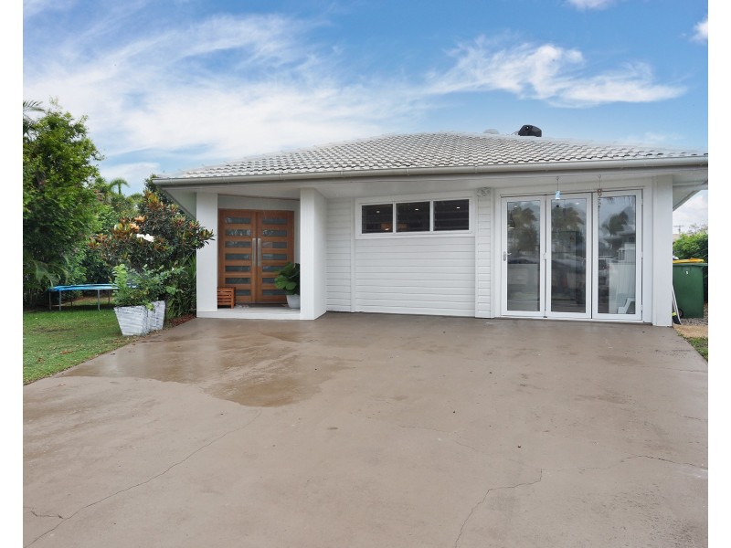 5 Mount Hagen Drive, Runaway Bay QLD 4216