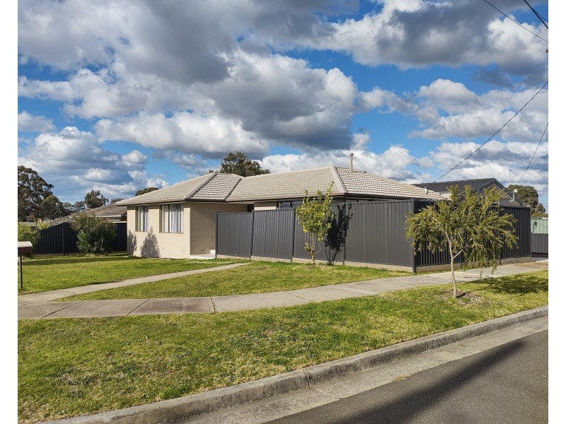 40 Katrina Drive, Gladstone Park VIC 3043