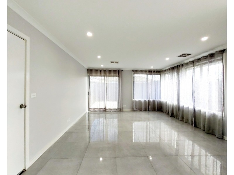 40 Katrina Drive, Gladstone Park VIC 3043