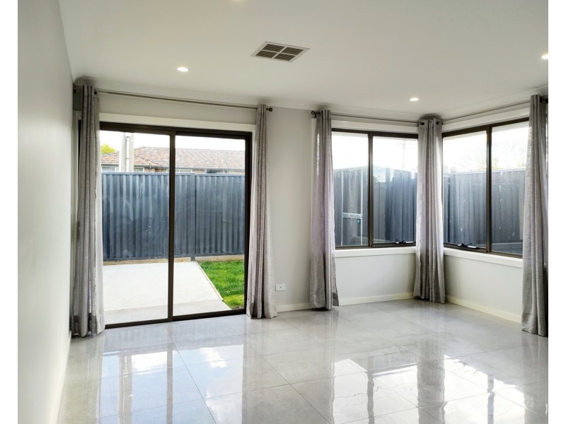 40 Katrina Drive, Gladstone Park VIC 3043