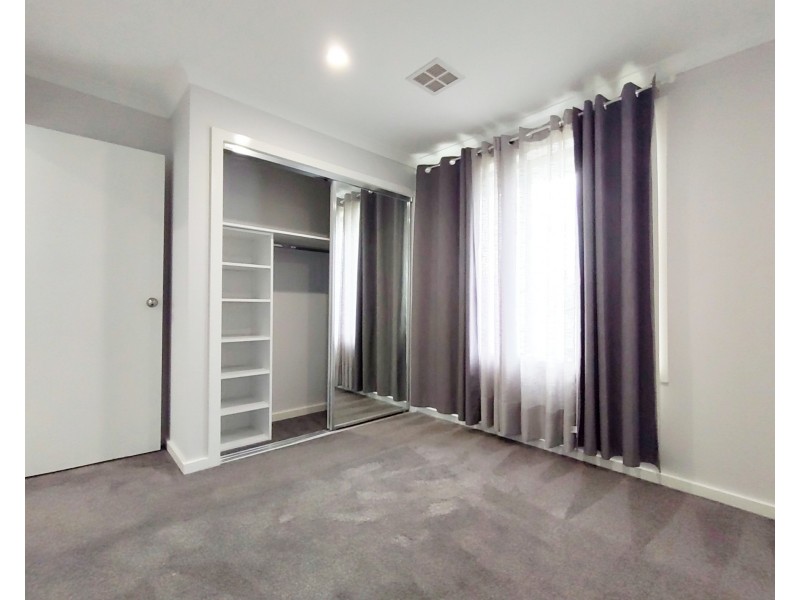 40 Katrina Drive, Gladstone Park VIC 3043