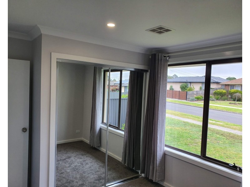 40 Katrina Drive, Gladstone Park VIC 3043