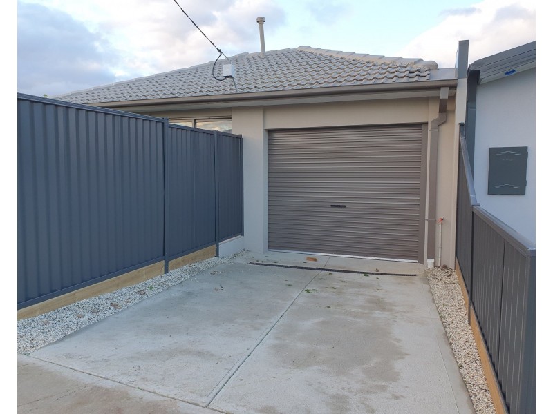 40 Katrina Drive, Gladstone Park VIC 3043