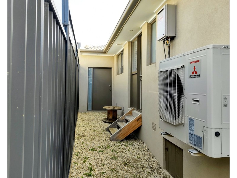 40 Katrina Drive, Gladstone Park VIC 3043