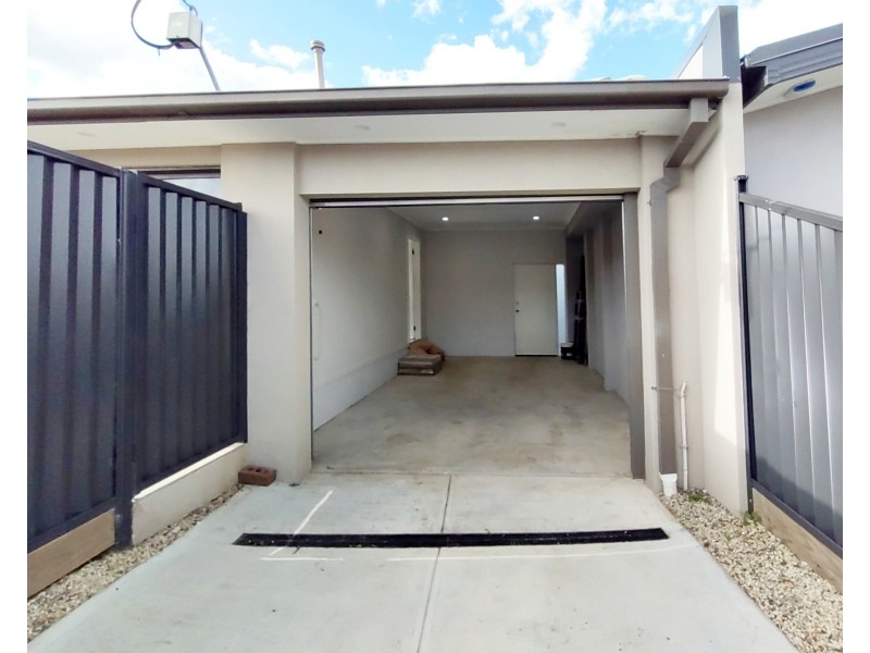 40 Katrina Drive, Gladstone Park VIC 3043