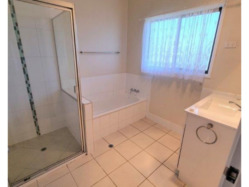 18 Walsh Avenue, Blackwater QLD 4717