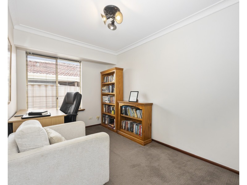 13 Tipuana Place, Thornlie WA 6108