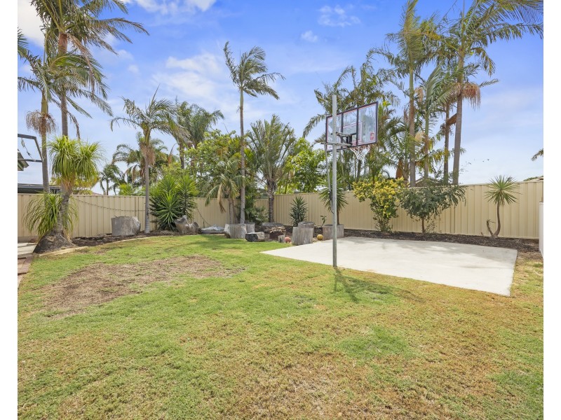 13 Tipuana Place, Thornlie WA 6108