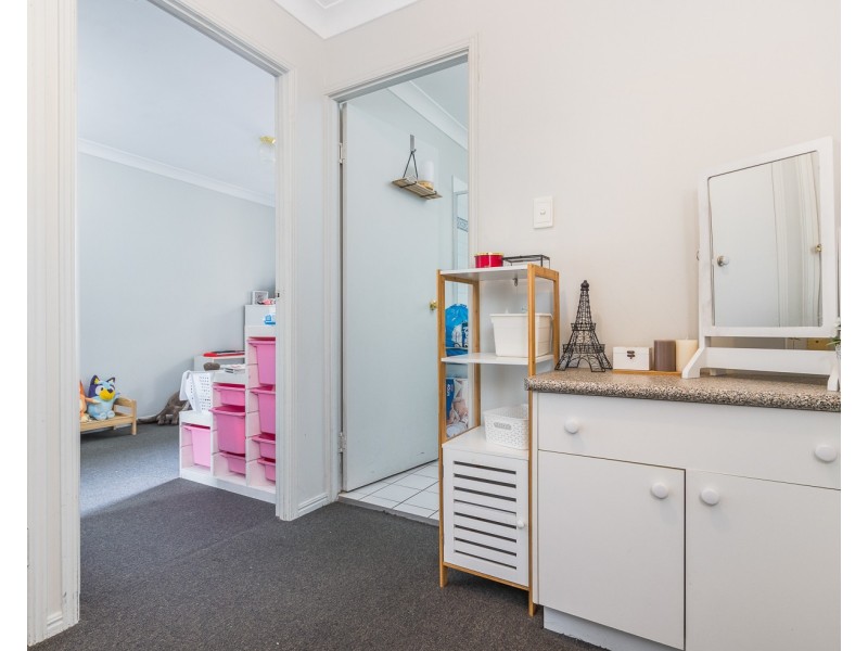 32 Doyle St, Silkstone QLD 4304