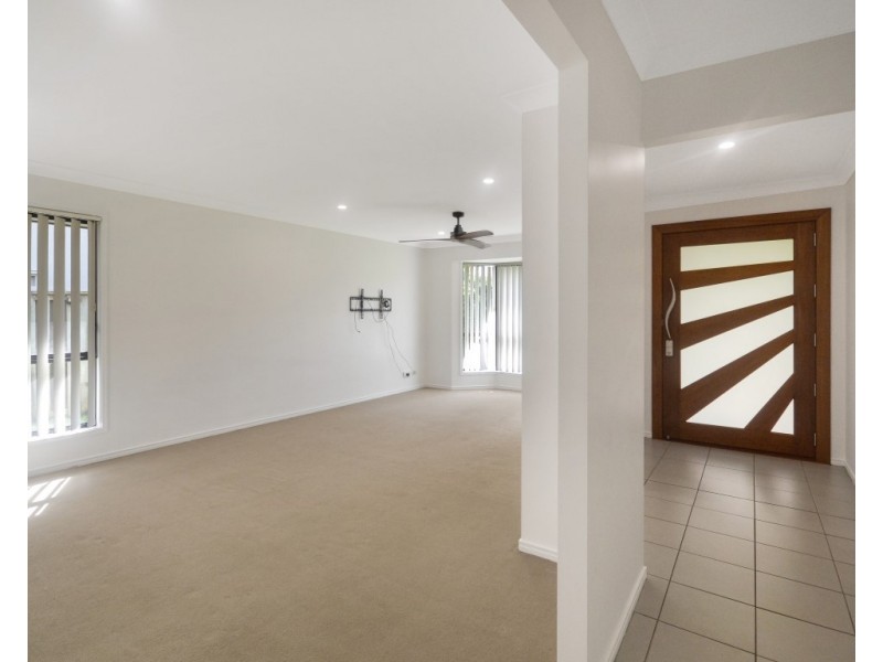 6 Temple Island Circuit, Oxenford QLD 4210