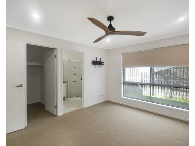 6 Temple Island Circuit, Oxenford QLD 4210
