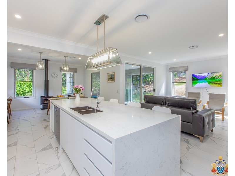 13 Senna Close, Pine Mountain QLD 4306