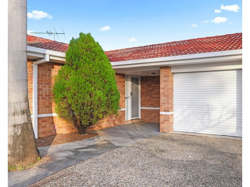 2 Lyndora Close, Riverhills QLD 4074