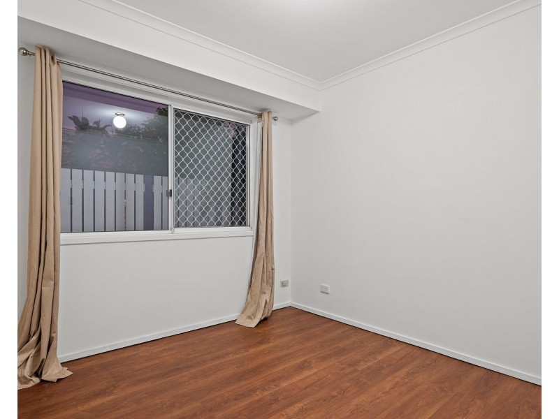 2 Lyndora Close, Riverhills QLD 4074