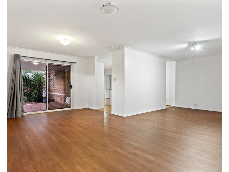 2 Lyndora Close, Riverhills QLD 4074