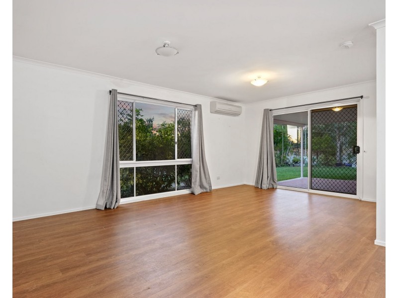 2 Lyndora Close, Riverhills QLD 4074