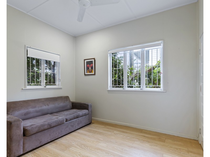 14 Norman Avenue, Norman Park QLD 4170