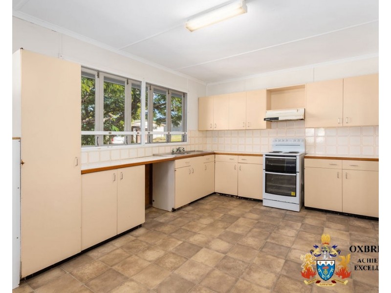 27 Robertson Road, Eastern Heights QLD 4305