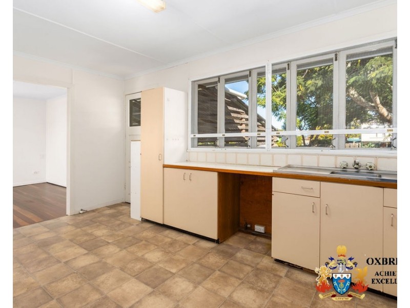 27 Robertson Road, Eastern Heights QLD 4305