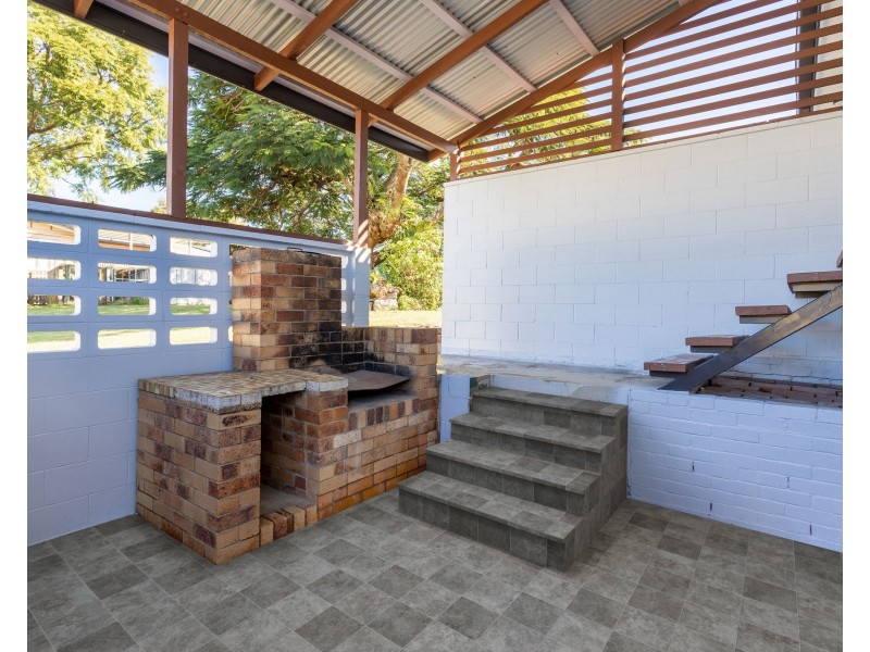 27 Robertson Road, Eastern Heights QLD 4305