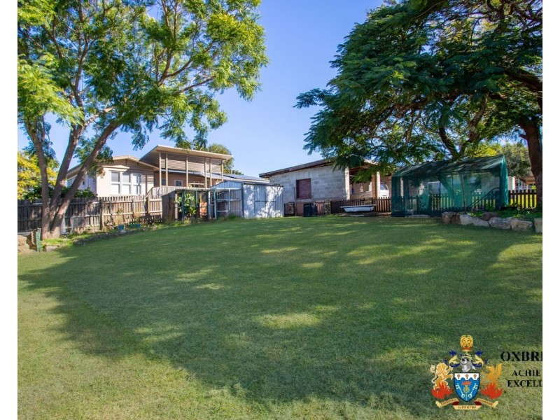 27 Robertson Road, Eastern Heights QLD 4305
